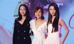 娛樂圈近日最火爆料,某明星戀情曝光，引發網友熱議！